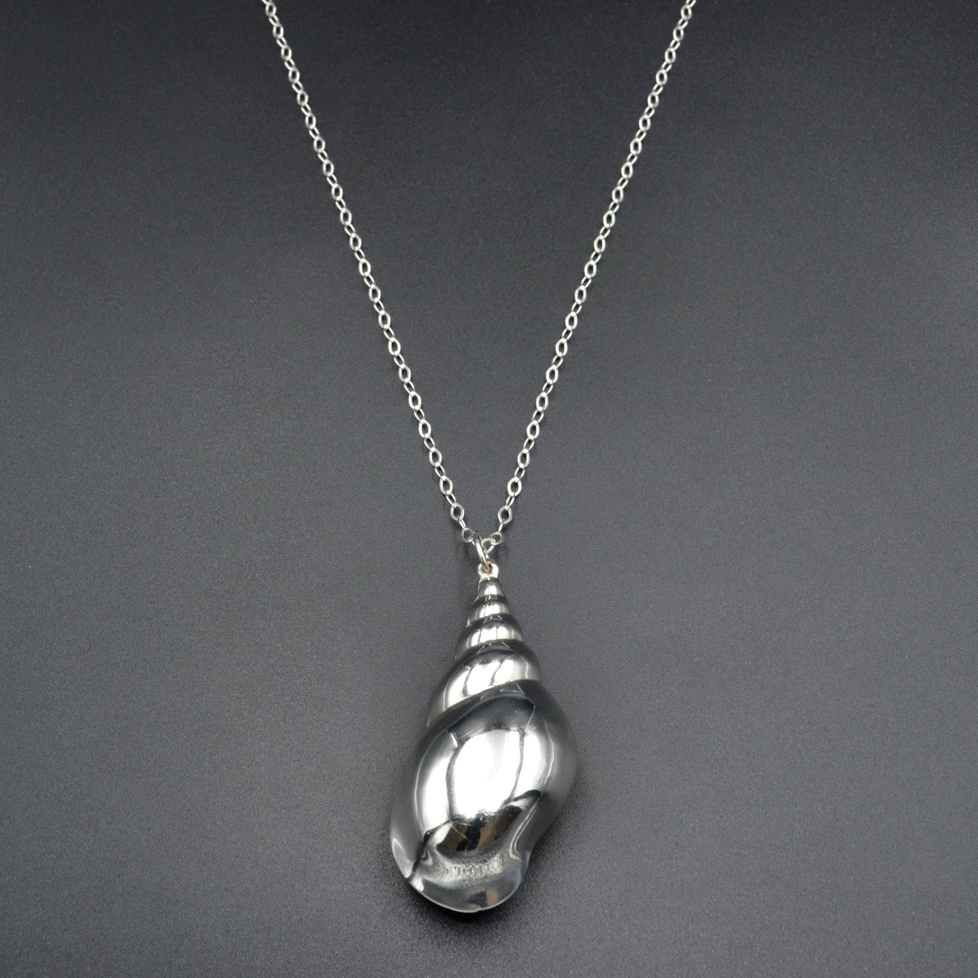 Vintage Modernist Sterling Silver Seashell Pendant Necklace