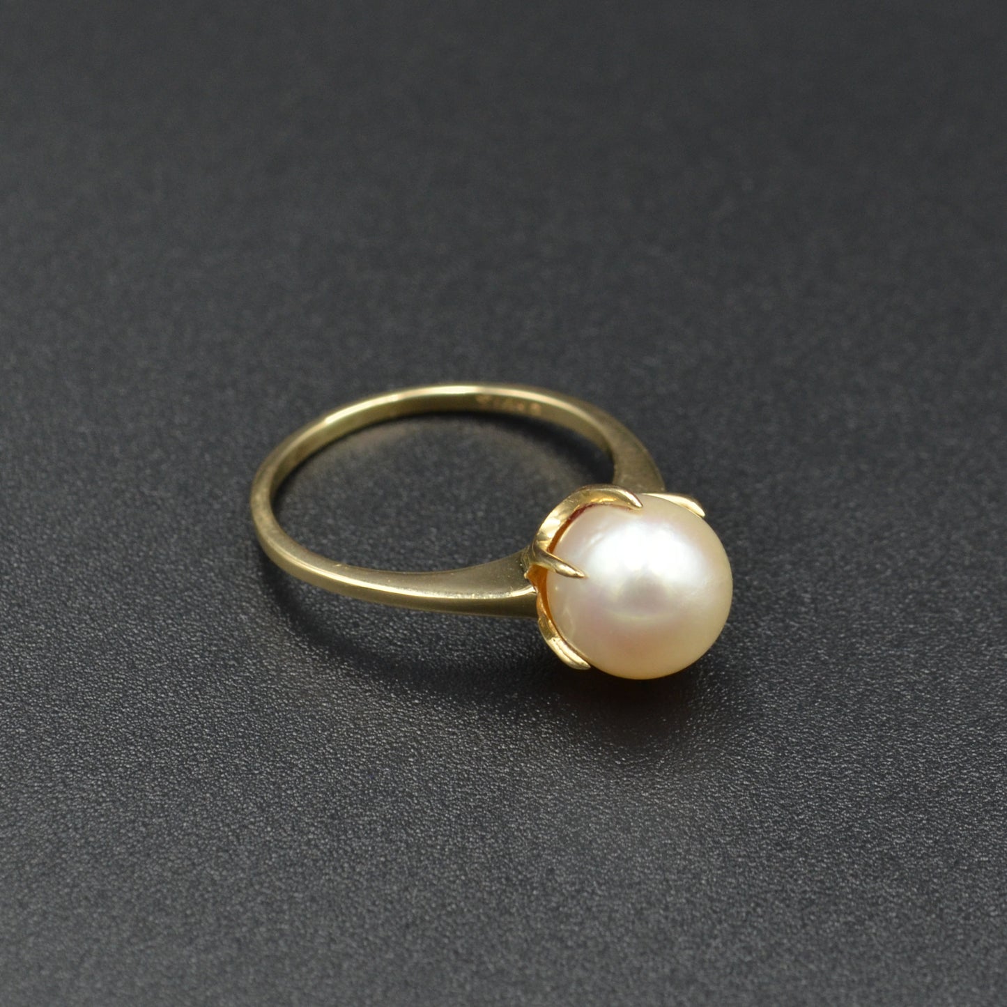 Vintage 14k Cream Colored Pearl Solitaire Ring