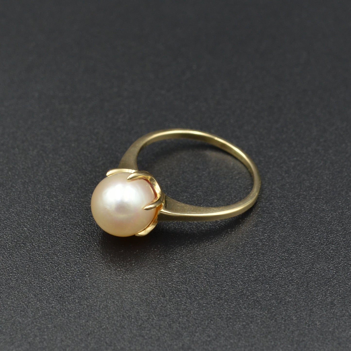 Vintage 14k Cream Colored Pearl Solitaire Ring