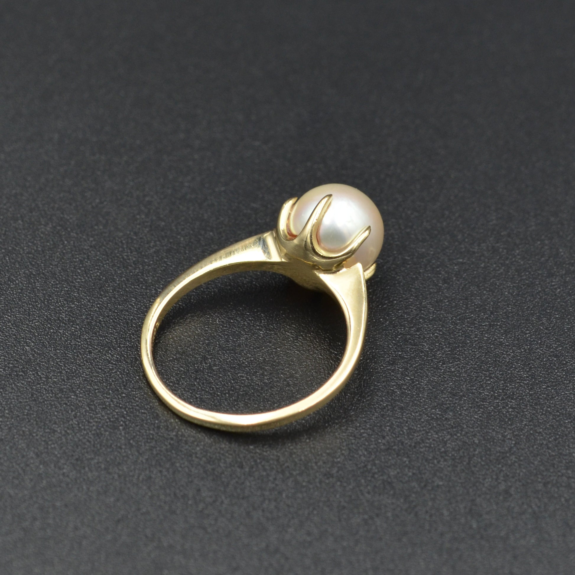 Vintage 14k Cream Colored Pearl Solitaire Ring