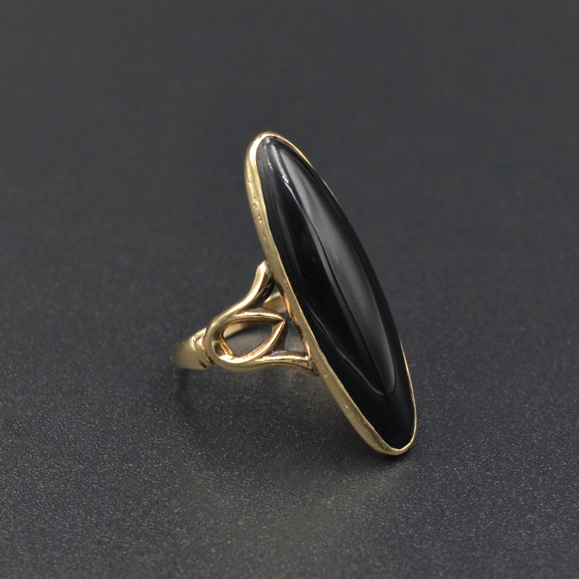 Vintage Egyptian Revival Black Onyx and 10k Gold Ring