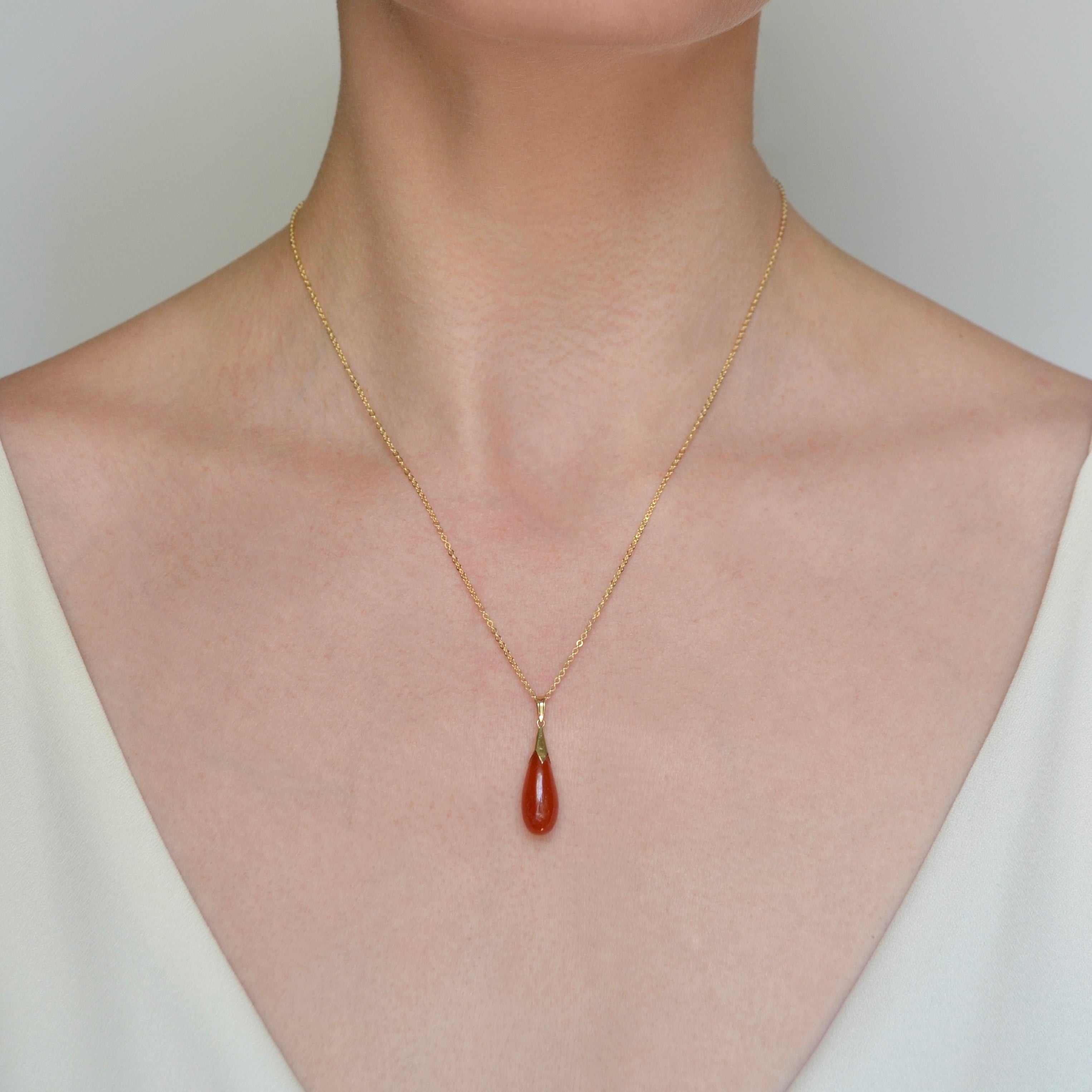 Elisa Gold Pendant Necklace in Red Illusion | Kendra Scott