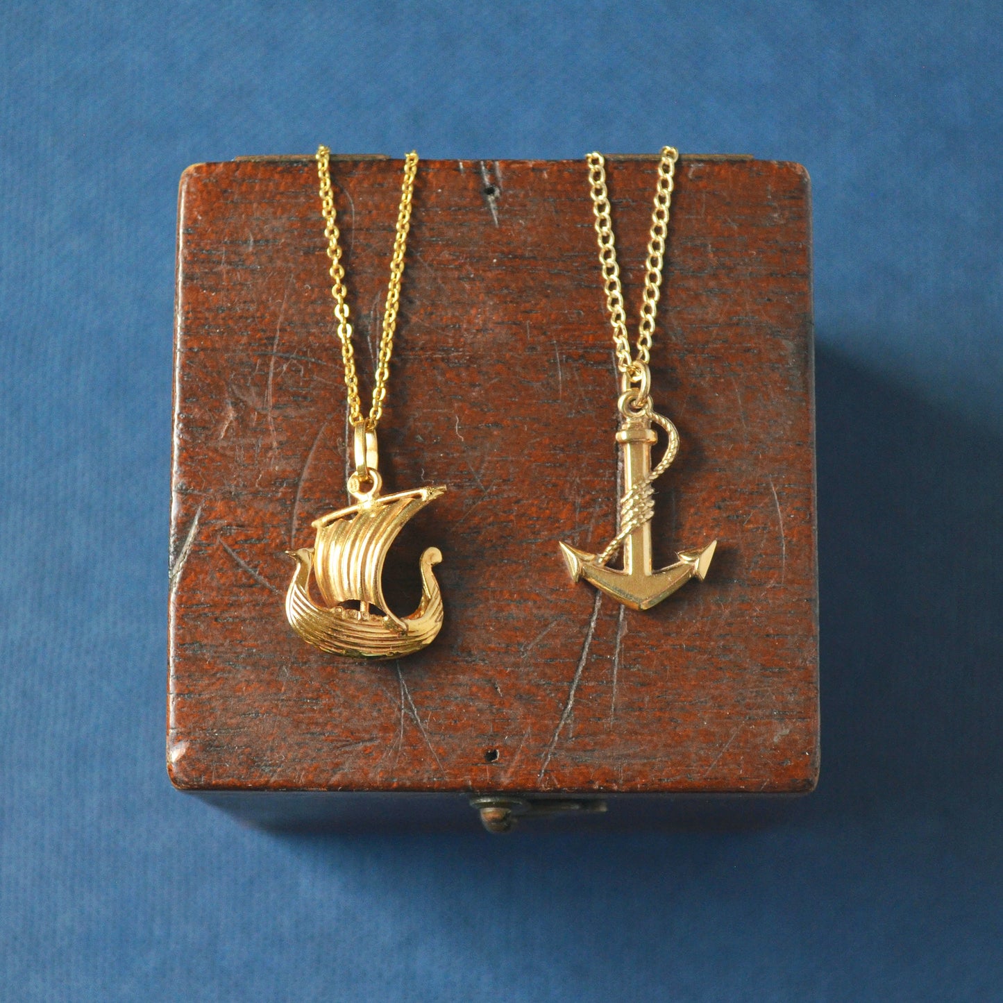 Vintage 9k Golden Anchor Pendant Necklace