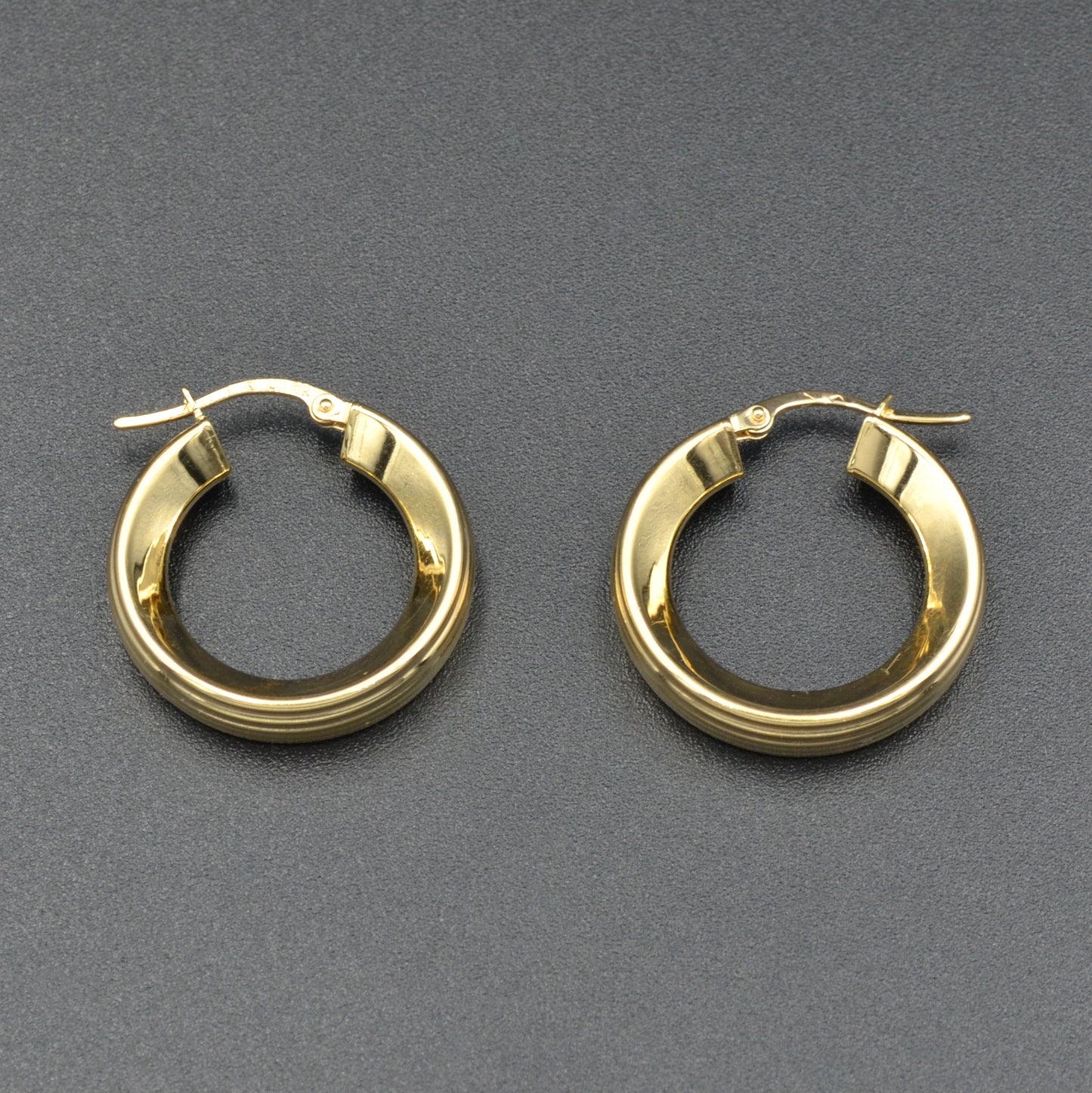 Ridged 14k Gold Vintage Milor Hoop Earrings